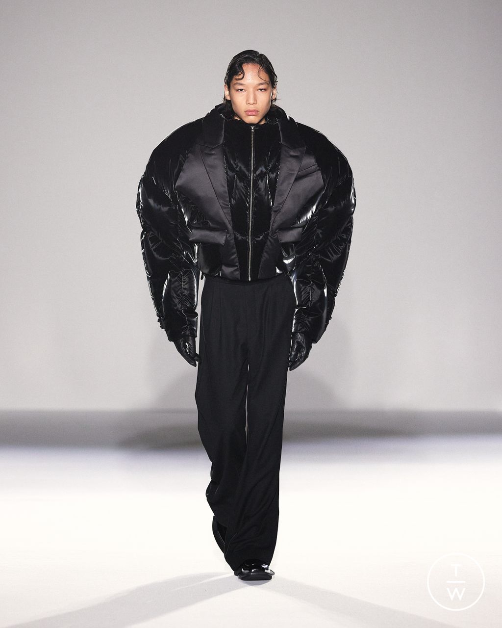 Fashion Week Paris Fall/Winter 2024 look 16 de la collection Chen Peng womenswear