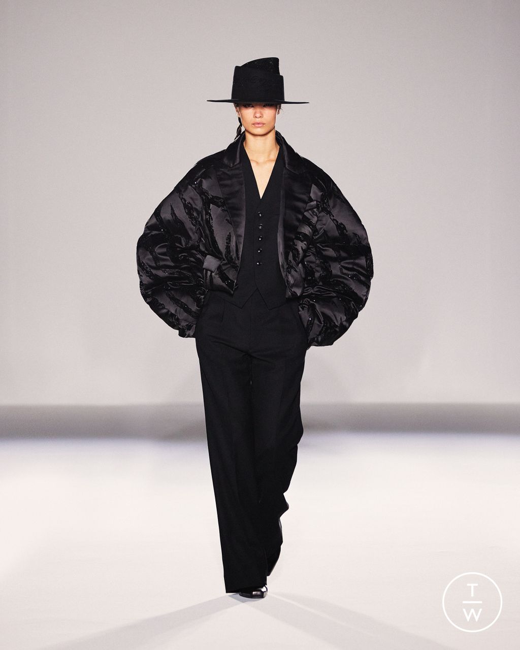 Fashion Week Paris Fall/Winter 2024 look 18 de la collection Chen Peng womenswear