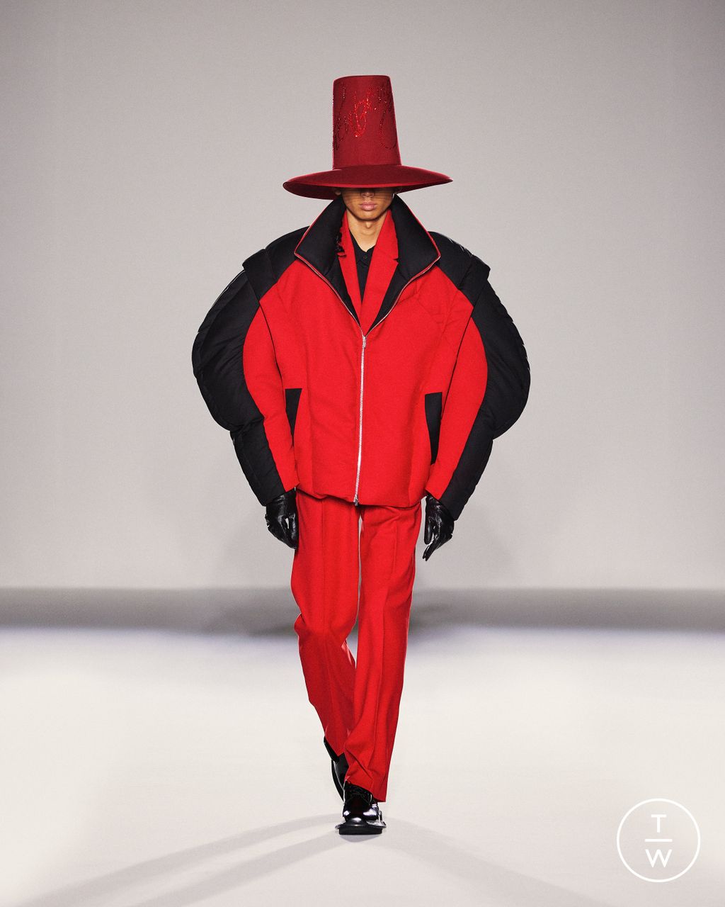 Fashion Week Paris Fall/Winter 2024 look 19 de la collection Chen Peng womenswear