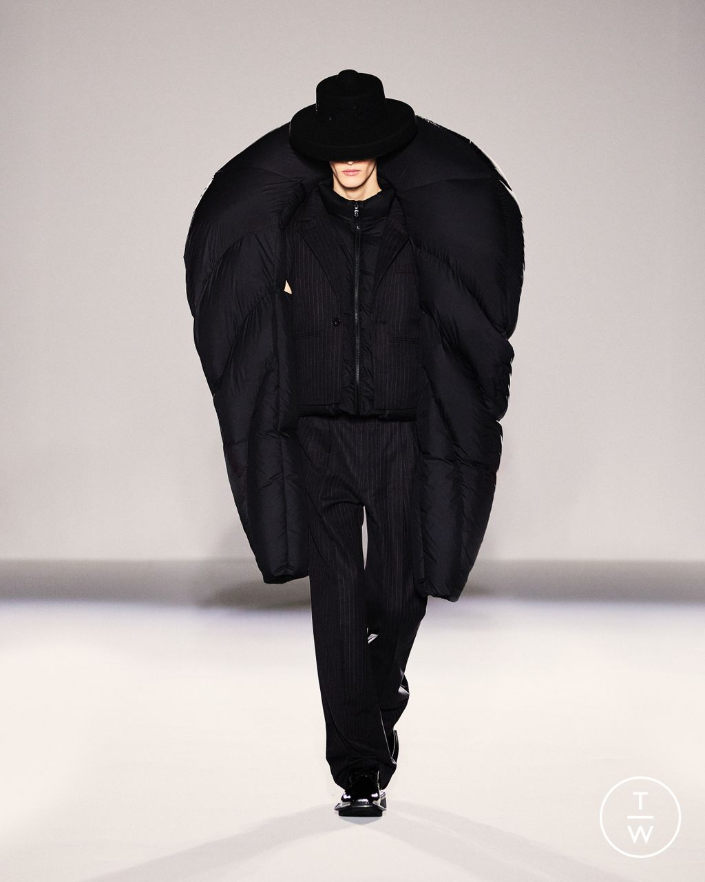 Fashion Week Paris Fall/Winter 2024 look 21 de la collection Chen Peng womenswear