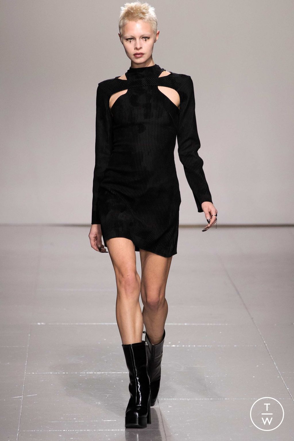 Fashion Week London Fall/Winter 2023 look 5 from the Chet Lo collection womenswear