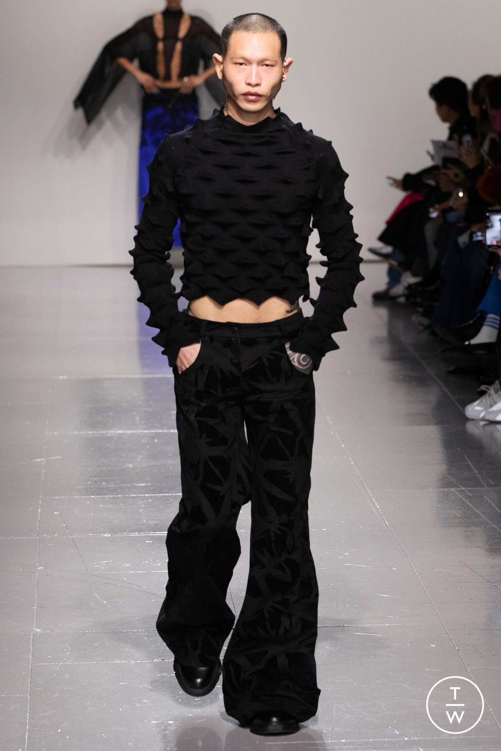 Fashion Week London Fall/Winter 2023 look 6 de la collection Chet Lo womenswear