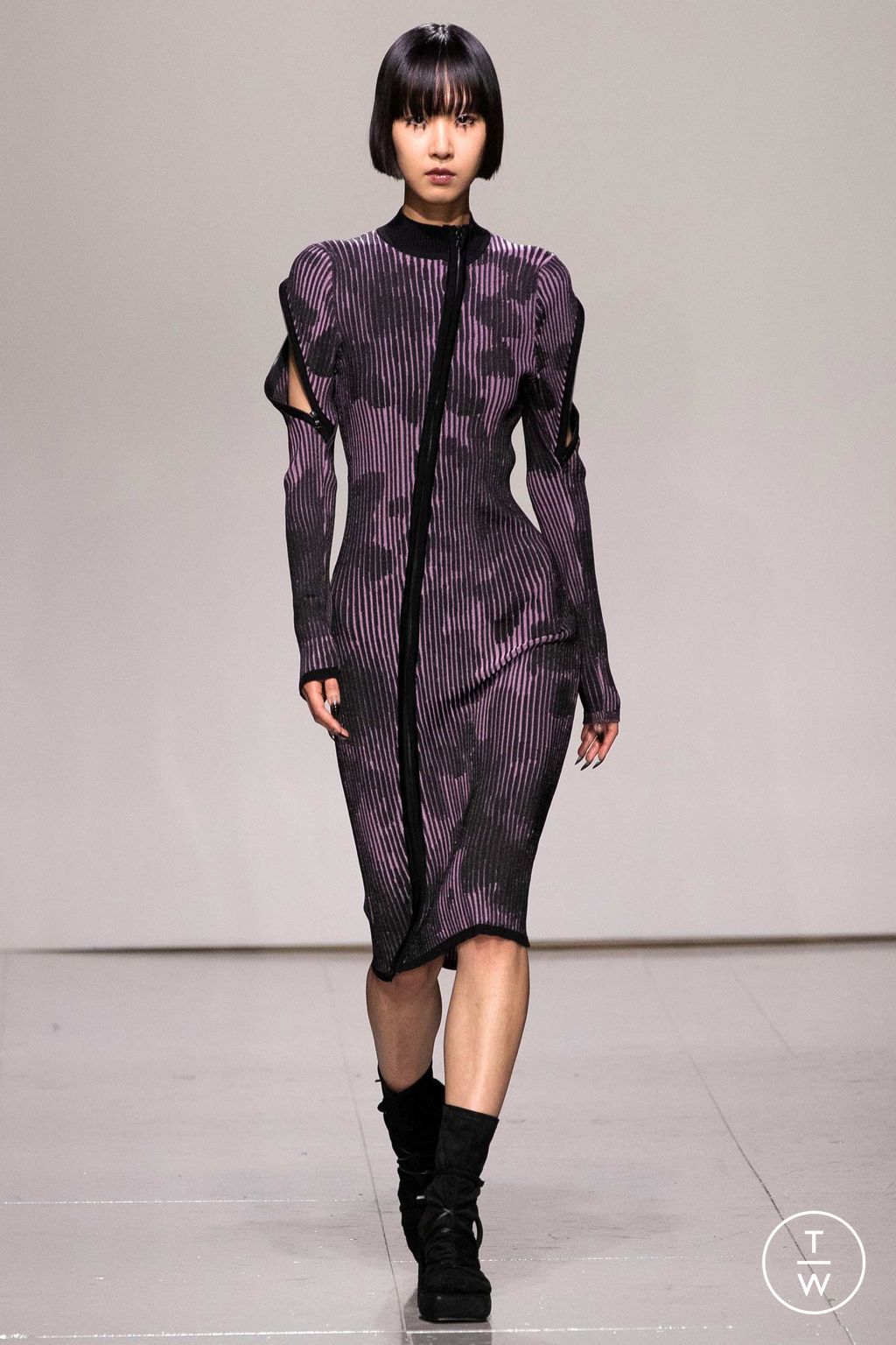 Fashion Week London Fall/Winter 2023 look 9 from the Chet Lo collection 女装