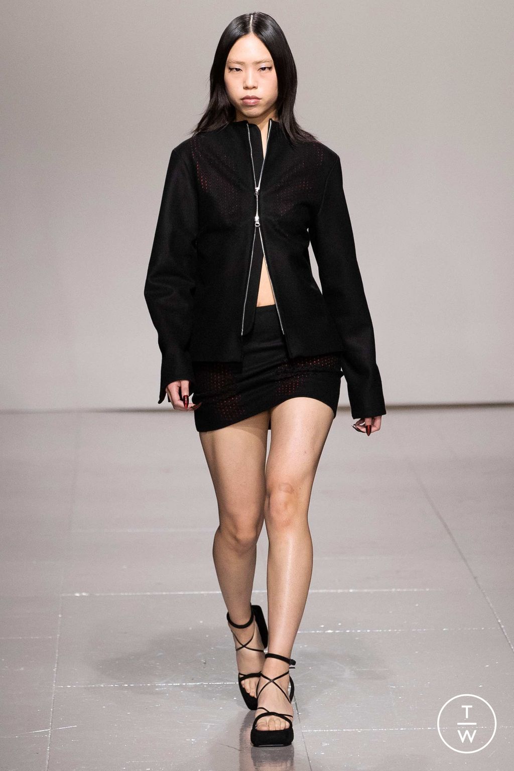 Fashion Week London Fall/Winter 2023 look 23 de la collection Chet Lo womenswear