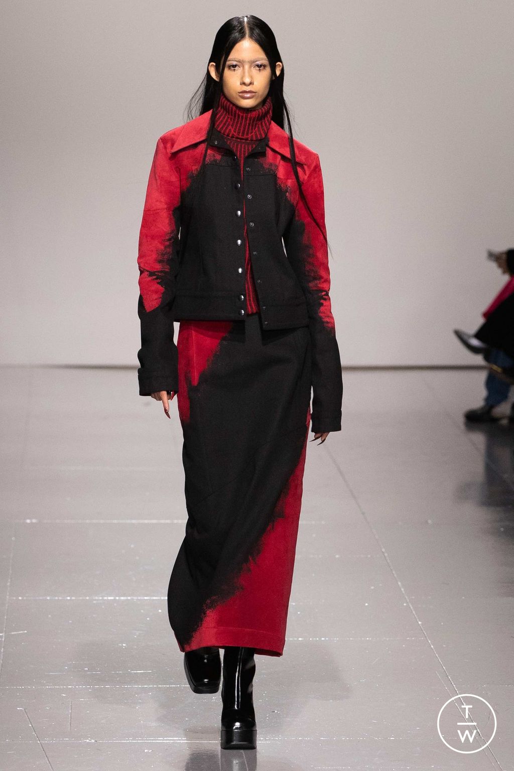 Fashion Week London Fall/Winter 2023 look 26 de la collection Chet Lo womenswear