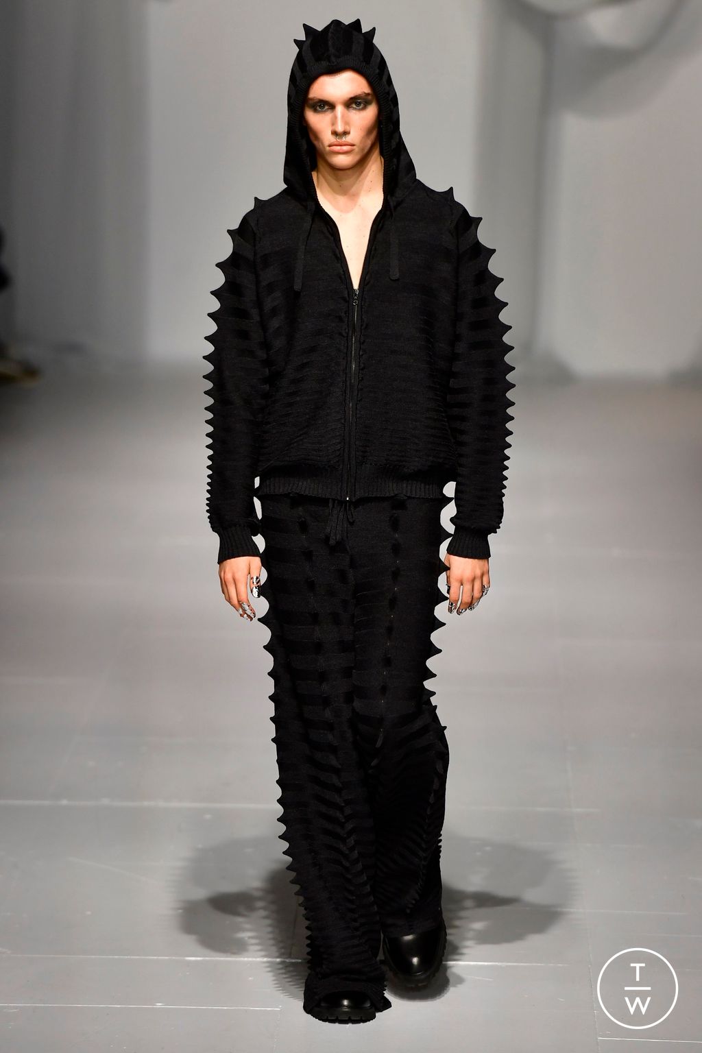Fashion Week London Fall/Winter 2024 look 2 from the Chet Lo collection womenswear