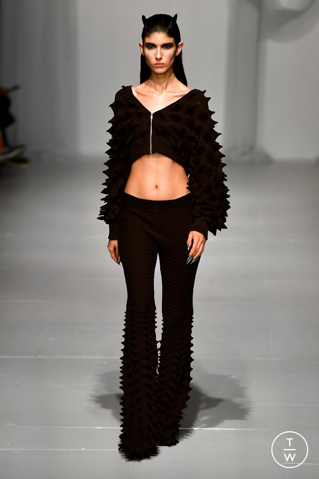 Fashion Week London Fall/Winter 2024 look 11 de la collection Chet Lo womenswear