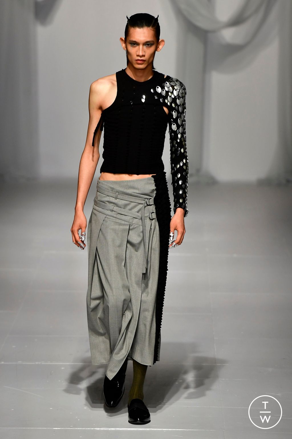 Fashion Week London Fall/Winter 2024 look 17 de la collection Chet Lo womenswear