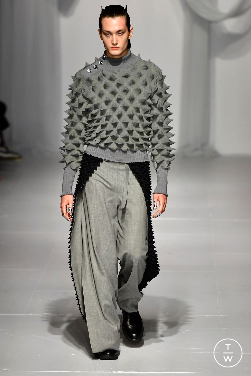 Fashion Week London Fall/Winter 2024 look 20 de la collection Chet Lo womenswear