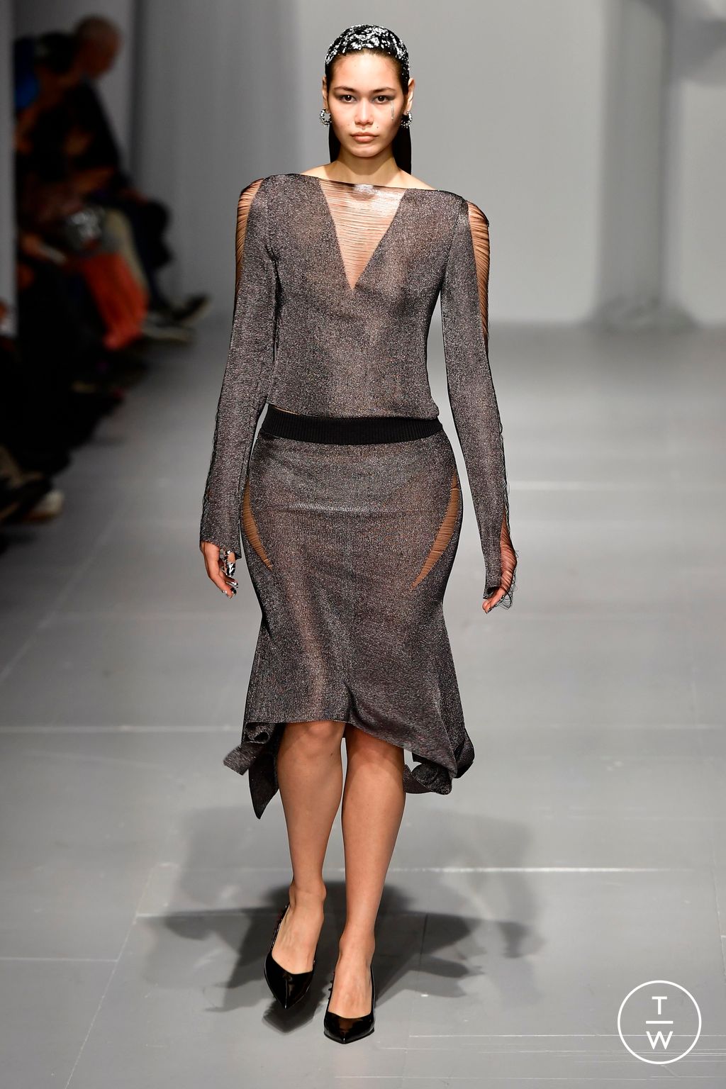 Fashion Week London Fall/Winter 2024 look 23 de la collection Chet Lo womenswear