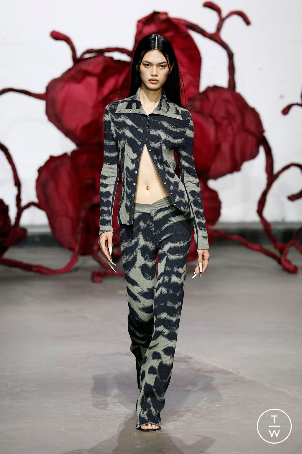 Fashion Week London Fall/Winter 2025 look 6 from the Chet Lo collection womenswear