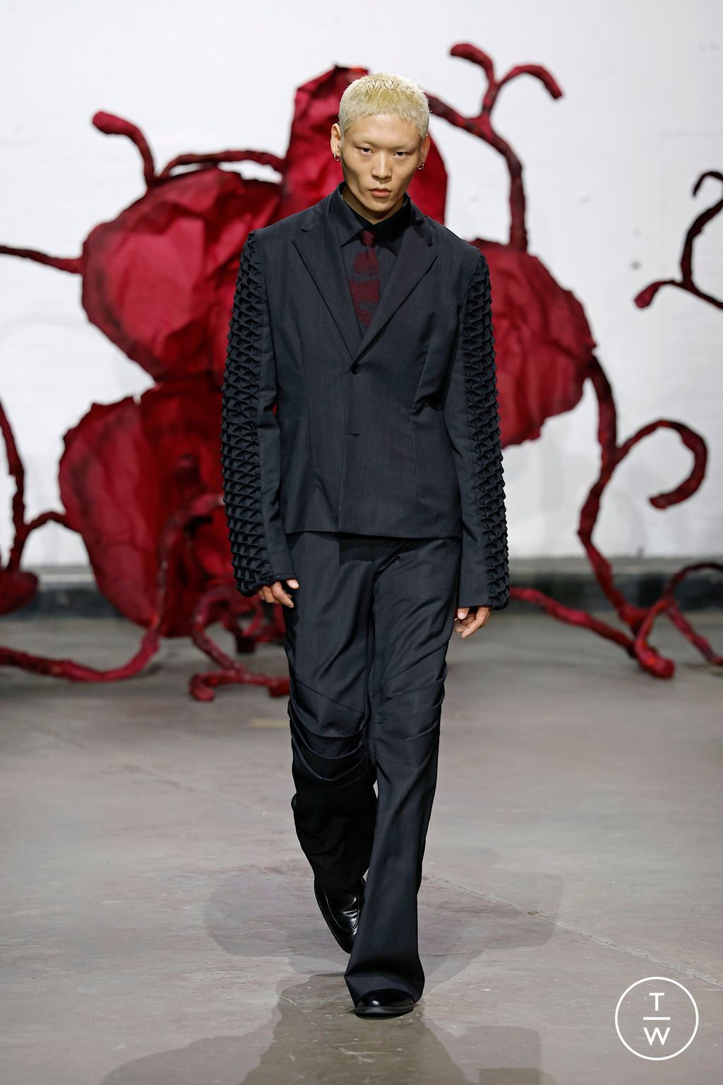 Fashion Week London Fall/Winter 2025 look 7 from the Chet Lo collection womenswear