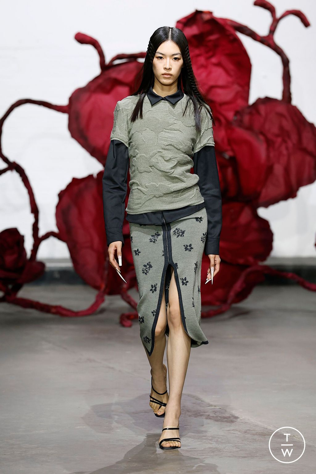 Fashion Week London Fall/Winter 2025 look 9 from the Chet Lo collection womenswear