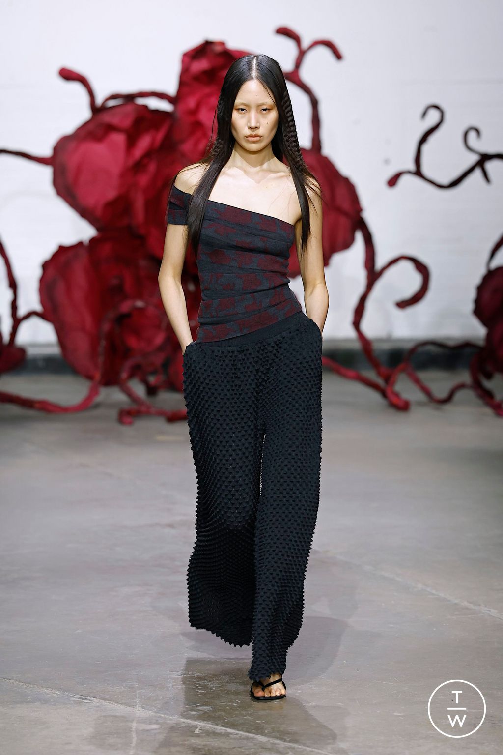 Fashion Week London Fall/Winter 2025 look 15 from the Chet Lo collection womenswear