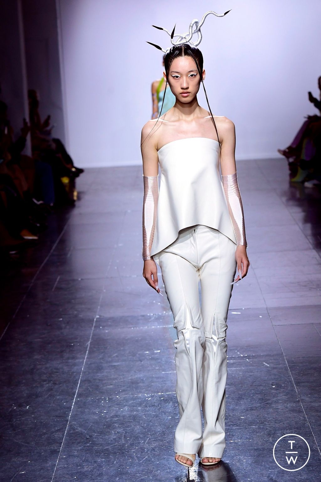 Fashion Week London Spring/Summer 2024 look 1 de la collection Chet Lo womenswear