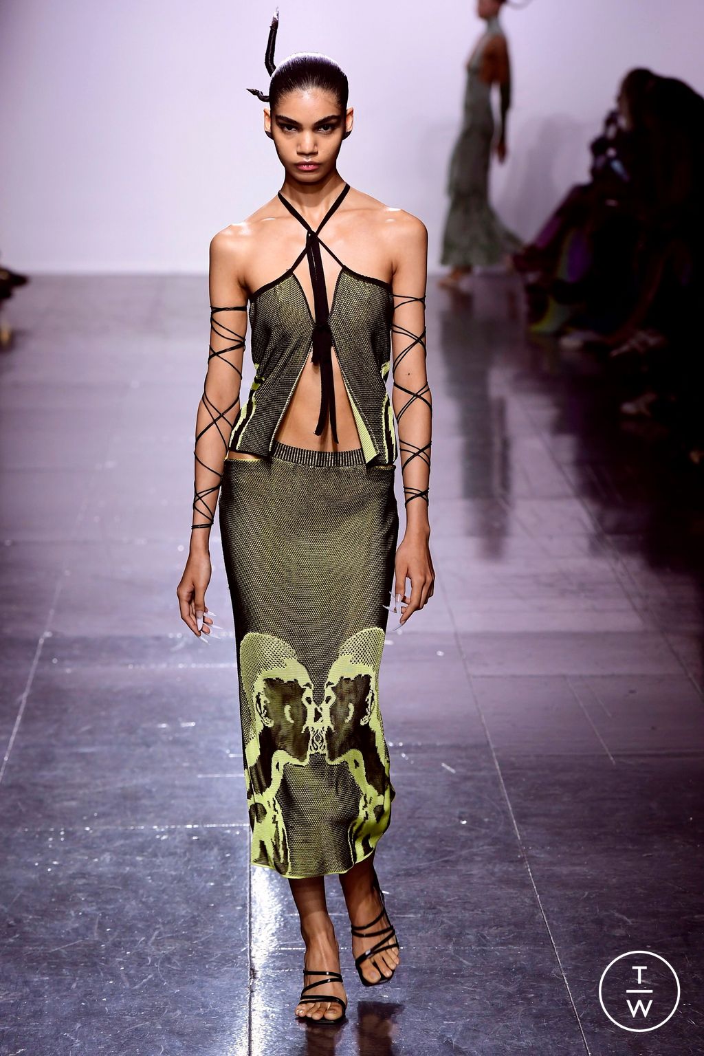 Fashion Week London Spring/Summer 2024 look 6 from the Chet Lo collection 女装