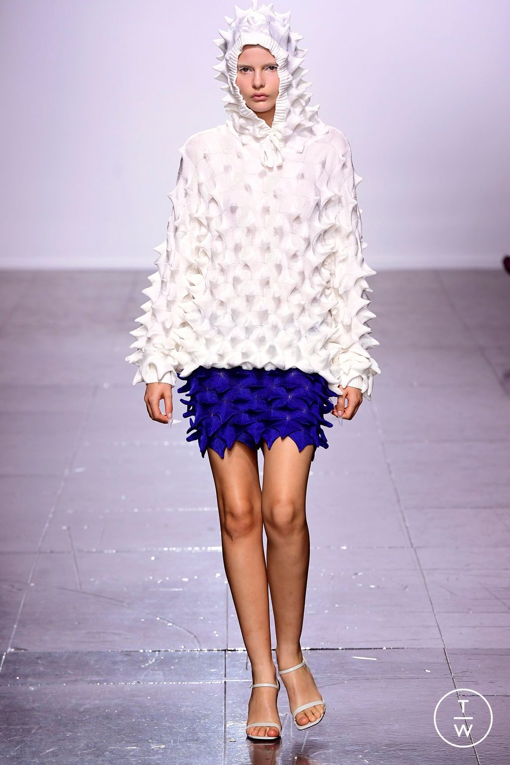 Fashion Week London Spring/Summer 2024 look 14 from the Chet Lo collection 女装