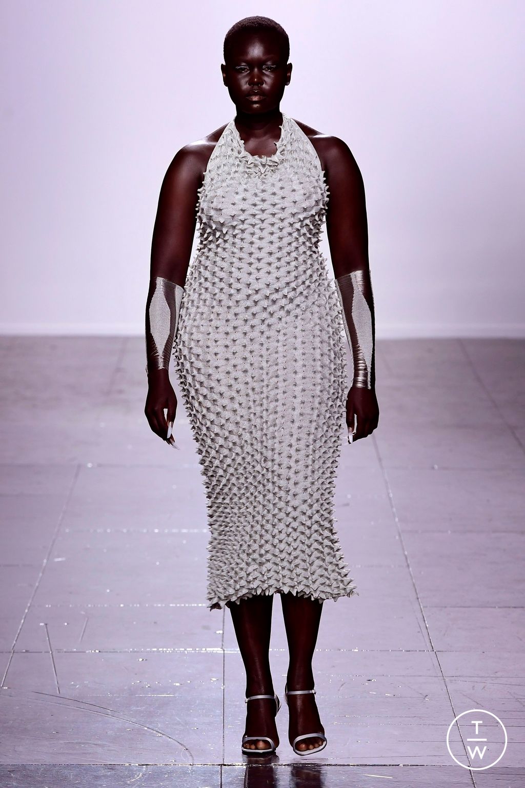Fashion Week London Spring/Summer 2024 look 18 de la collection Chet Lo womenswear