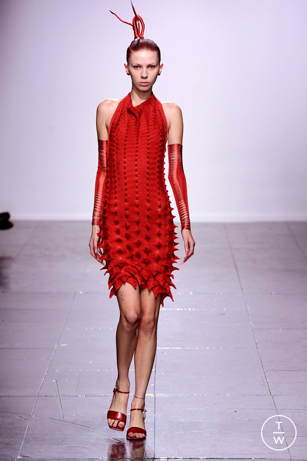 Fashion Week London Spring/Summer 2024 look 20 from the Chet Lo collection 女装