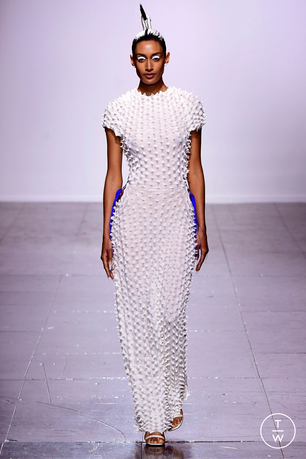 Fashion Week London Spring/Summer 2024 look 23 from the Chet Lo collection 女装