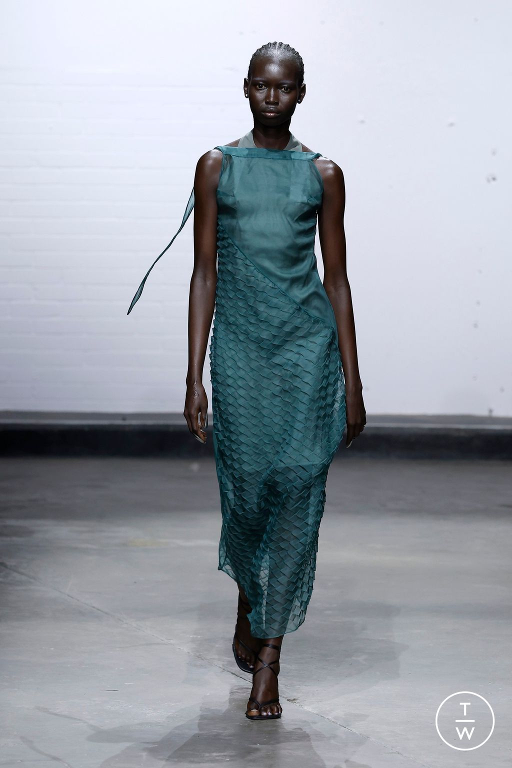 Fashion Week London Spring/Summer 2025 look 11 from the Chet Lo collection womenswear