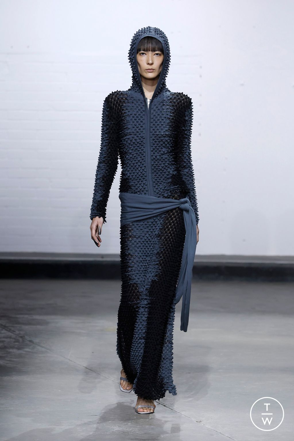 Fashion Week London Spring-Summer 2025 look 22 from the Chet Lo collection womenswear