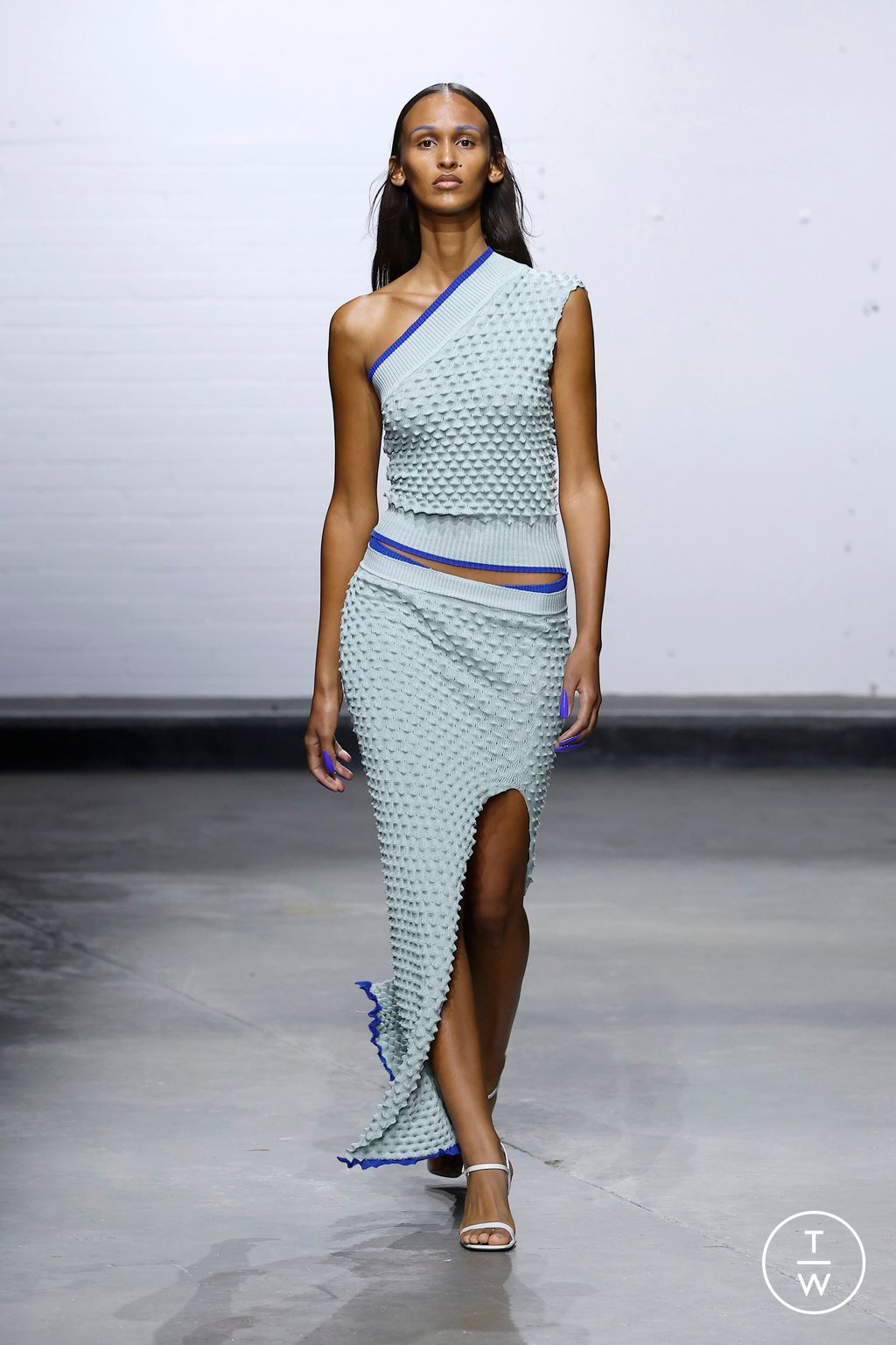 Fashion Week London Spring-Summer 2025 look 23 from the Chet Lo collection womenswear