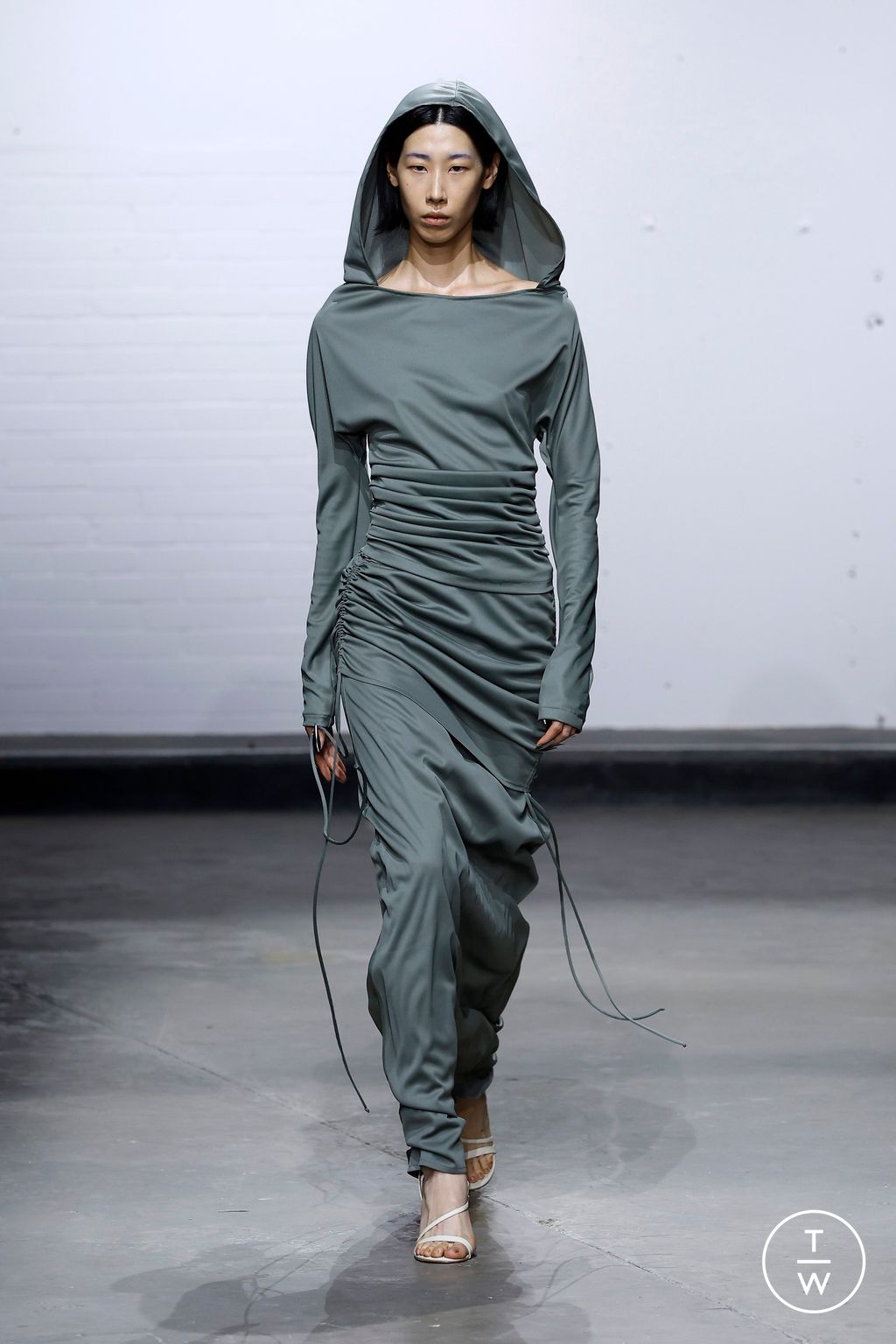 Fashion Week London Spring-Summer 2025 look 30 from the Chet Lo collection womenswear