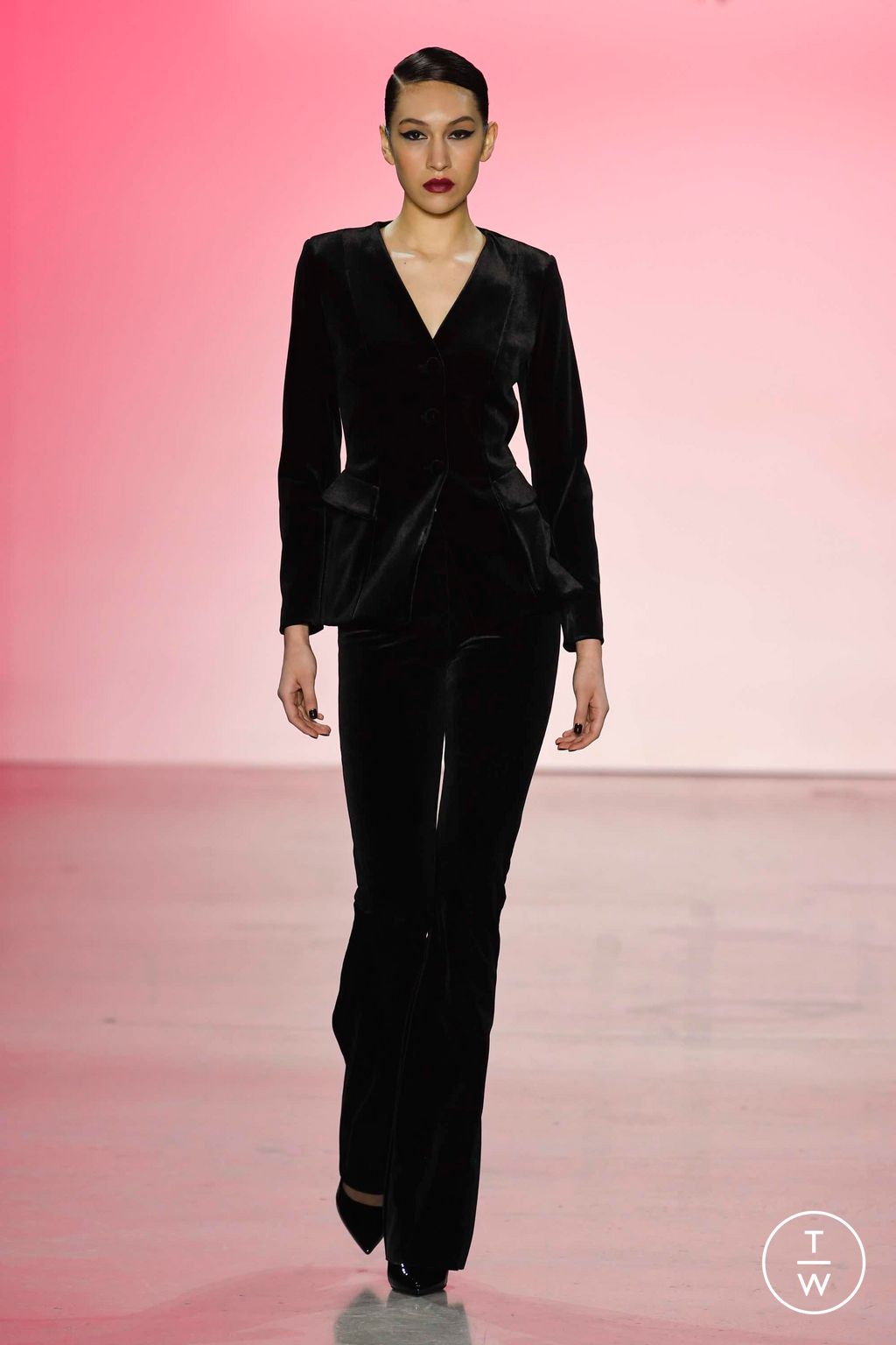 Fashion Week New York Fall/Winter 2023 look 10 from the Chiara Boni collection womenswear