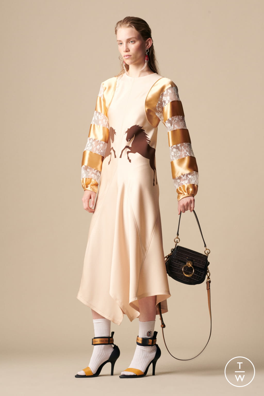 Fashion Week Paris Resort 2019 look 49 from the Chloé collection 女装