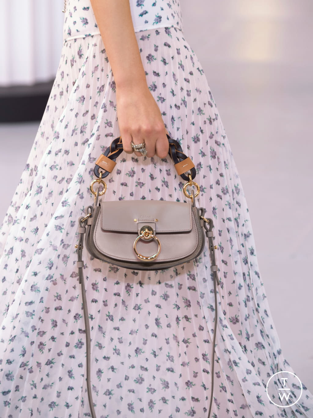 Fashion Week Paris Spring/Summer 2020 look 3 from the Chloé collection womenswear accessories