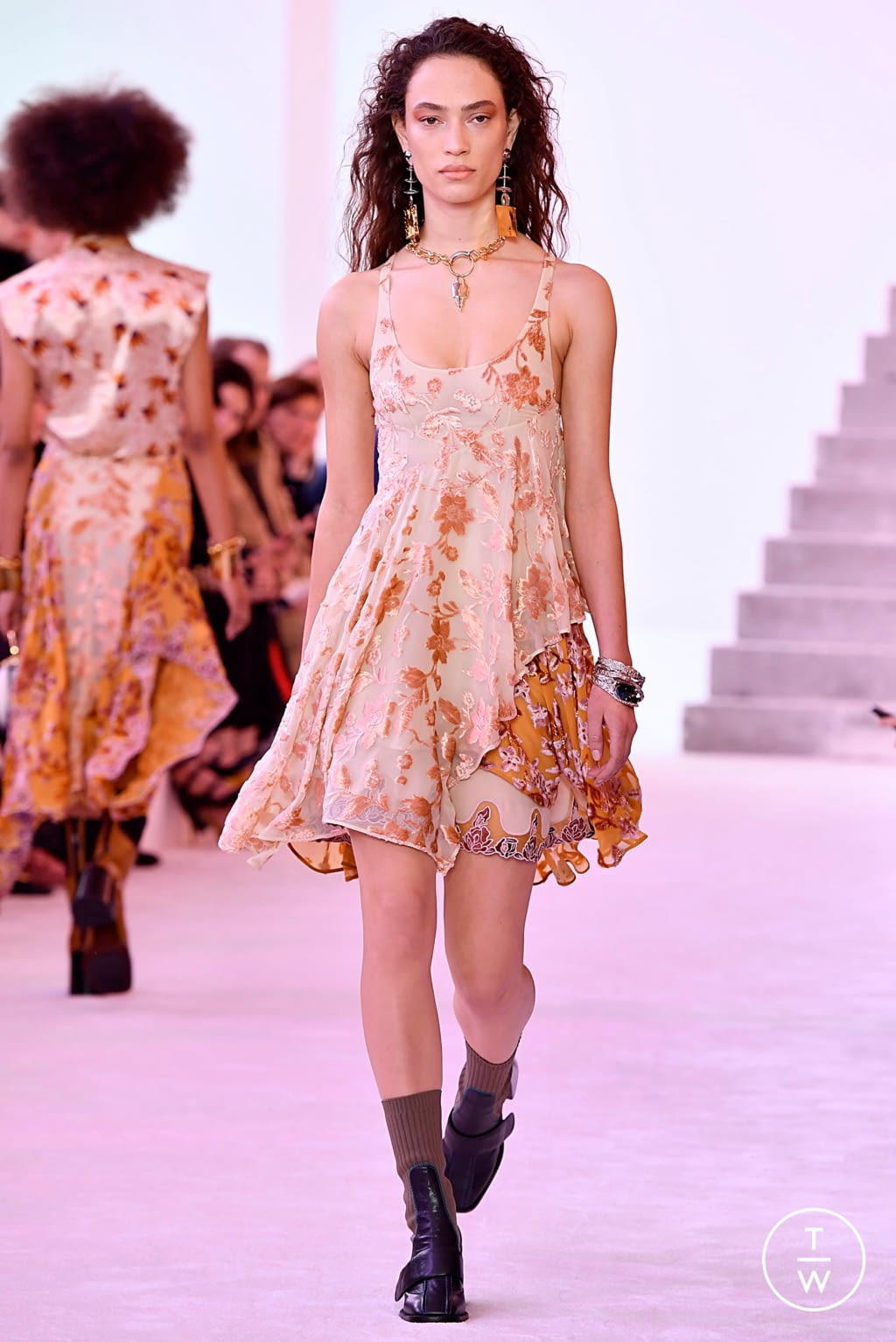 Fashion Week Paris Fall/Winter 2019 look 47 from the Chloé collection womenswear