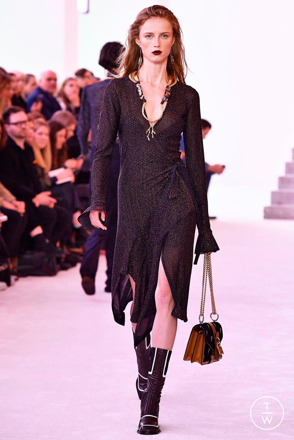 Fashion Week Paris Fall/Winter 2019 look 50 from the Chloé collection womenswear