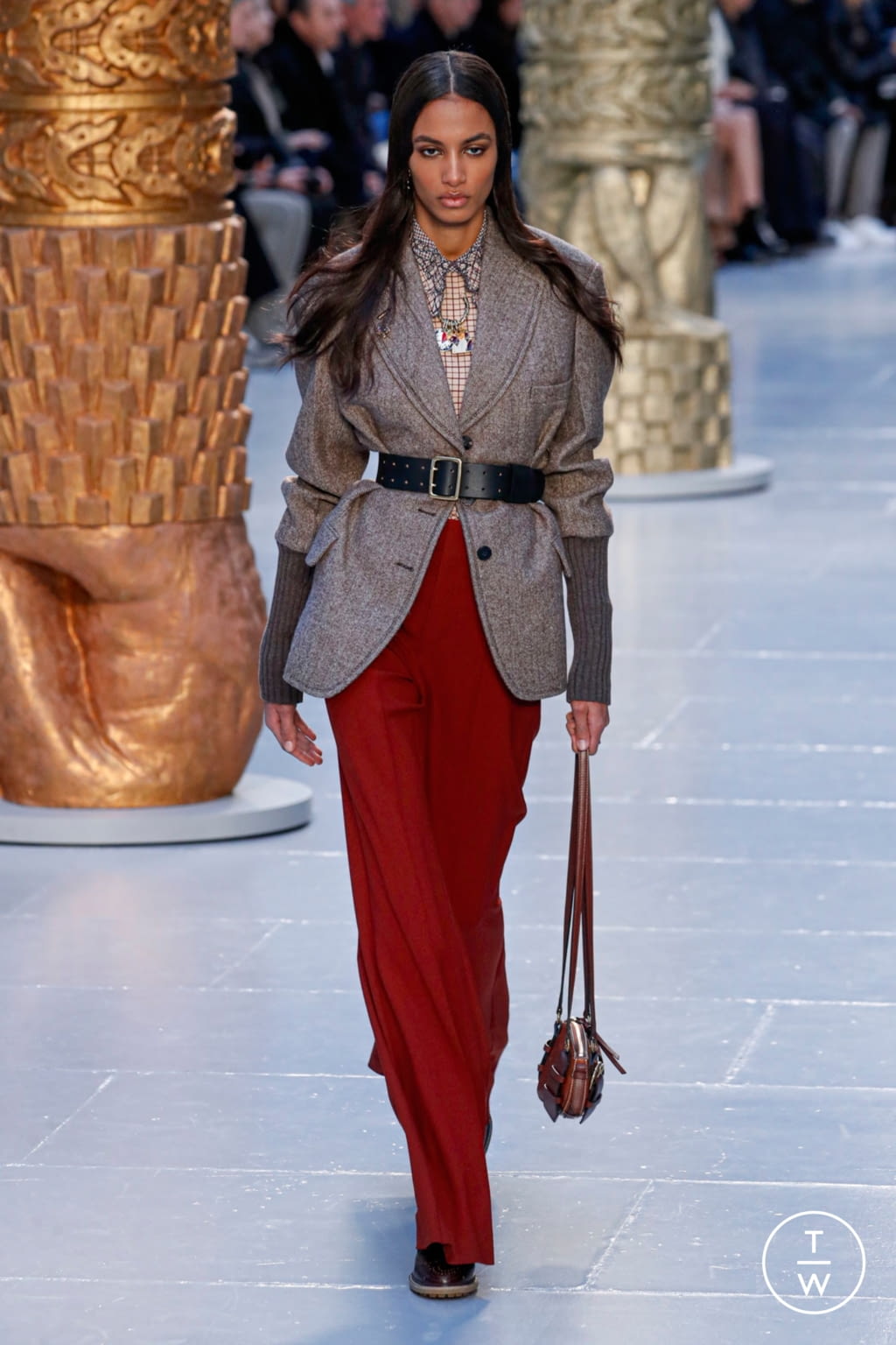 Fashion Week Paris Fall/Winter 2020 look 2 from the Chloé collection womenswear