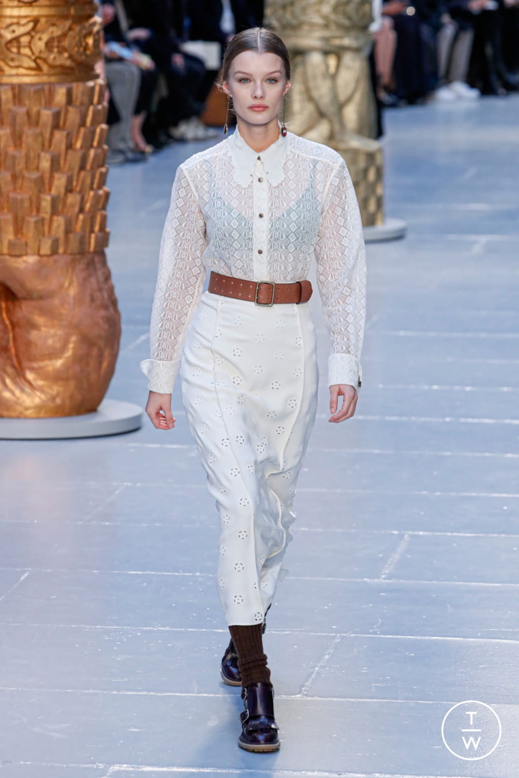 Fashion Week Paris Fall/Winter 2020 look 17 from the Chloé collection womenswear