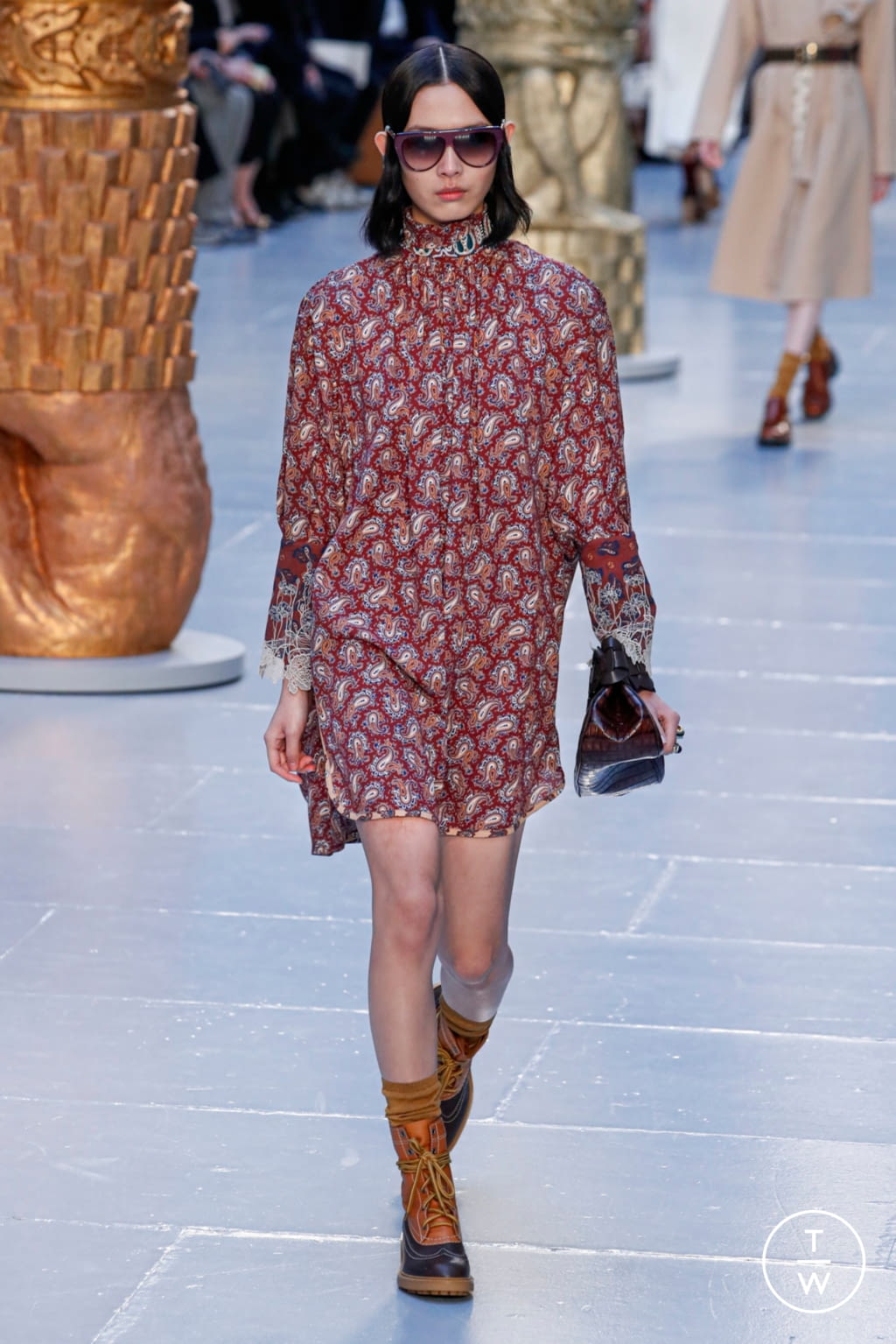 Fashion Week Paris Fall/Winter 2020 look 21 from the Chloé collection womenswear
