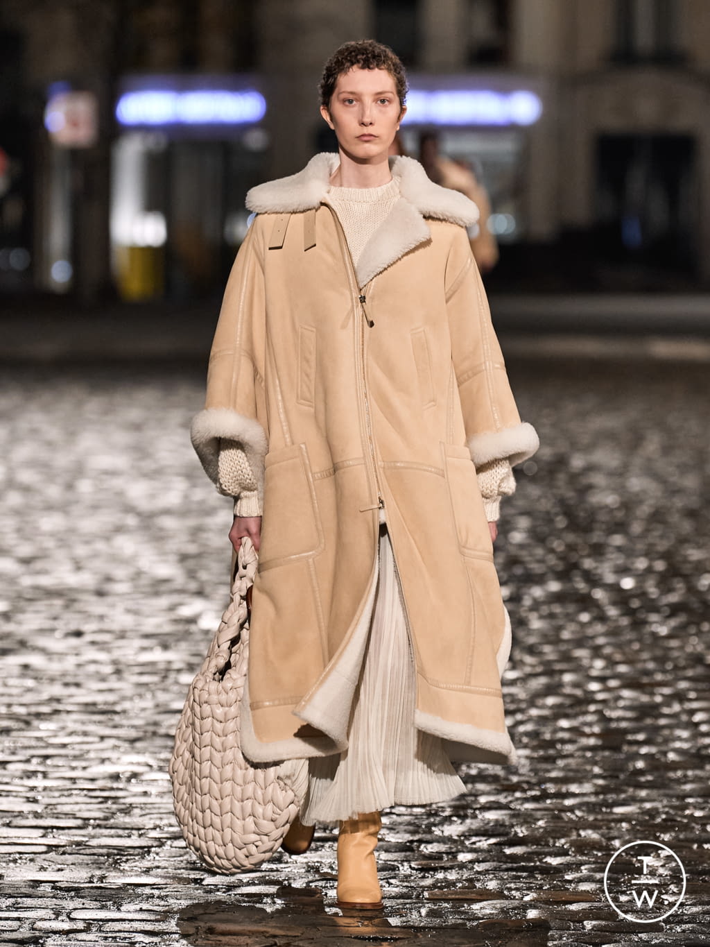 Fashion Week Paris Fall/Winter 2021 look 7 from the Chloé collection womenswear