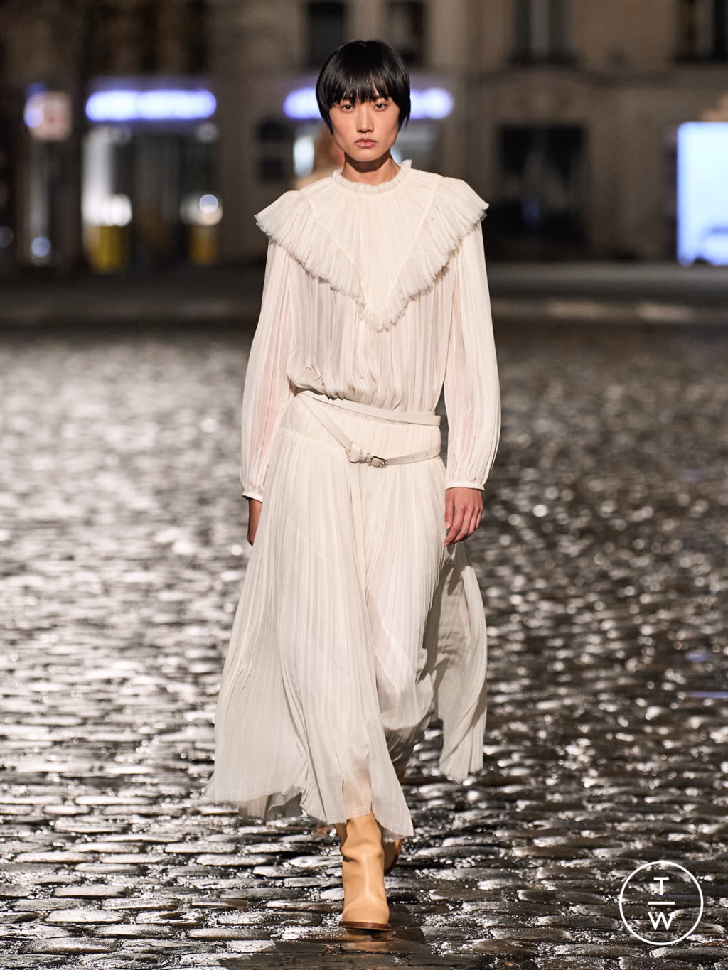 Fashion Week Paris Fall/Winter 2021 look 12 from the Chloé collection womenswear