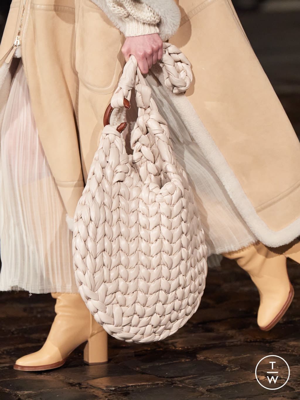 Fashion Week Paris Fall/Winter 2021 look 13 from the Chloé collection womenswear accessories