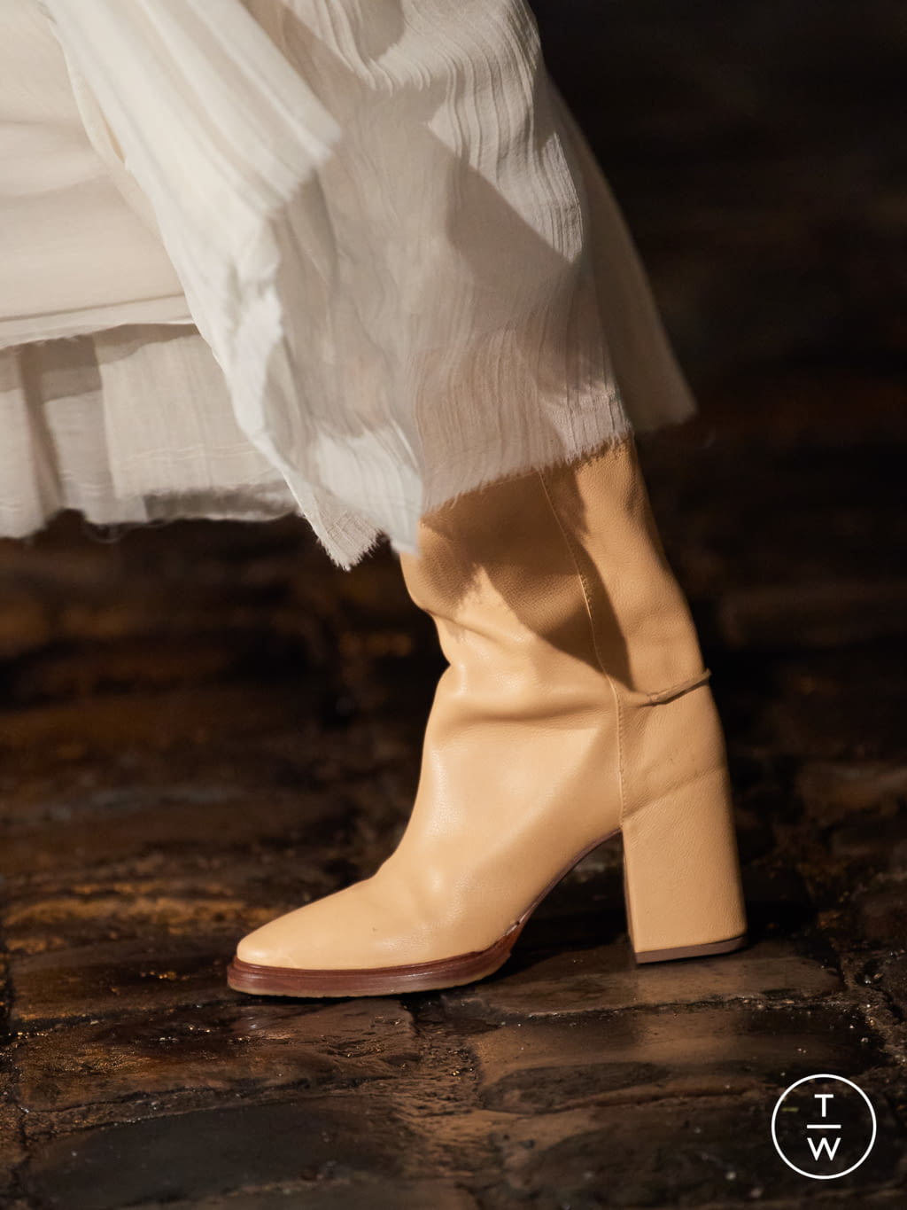 Fashion Week Paris Fall/Winter 2021 look 20 from the Chloé collection 女装配饰