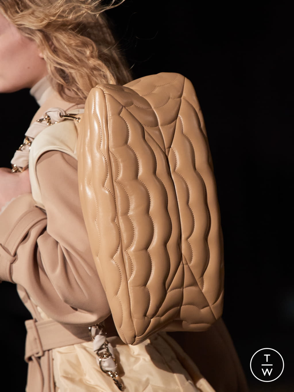 Fashion Week Paris Fall/Winter 2021 look 26 from the Chloé collection womenswear accessories