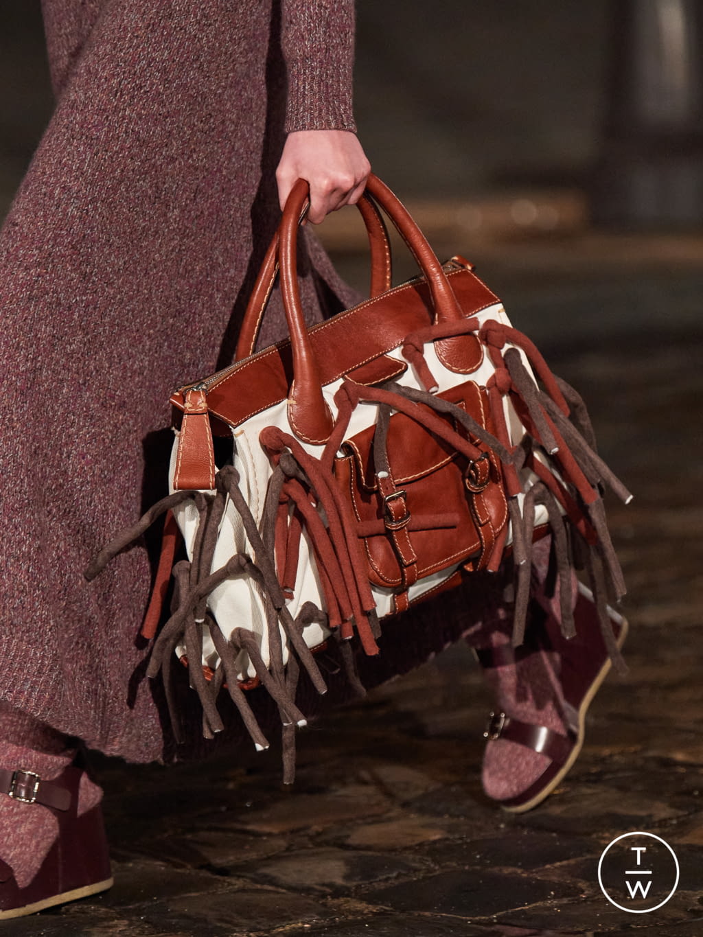 Fashion Week Paris Fall/Winter 2021 look 40 from the Chloé collection womenswear accessories