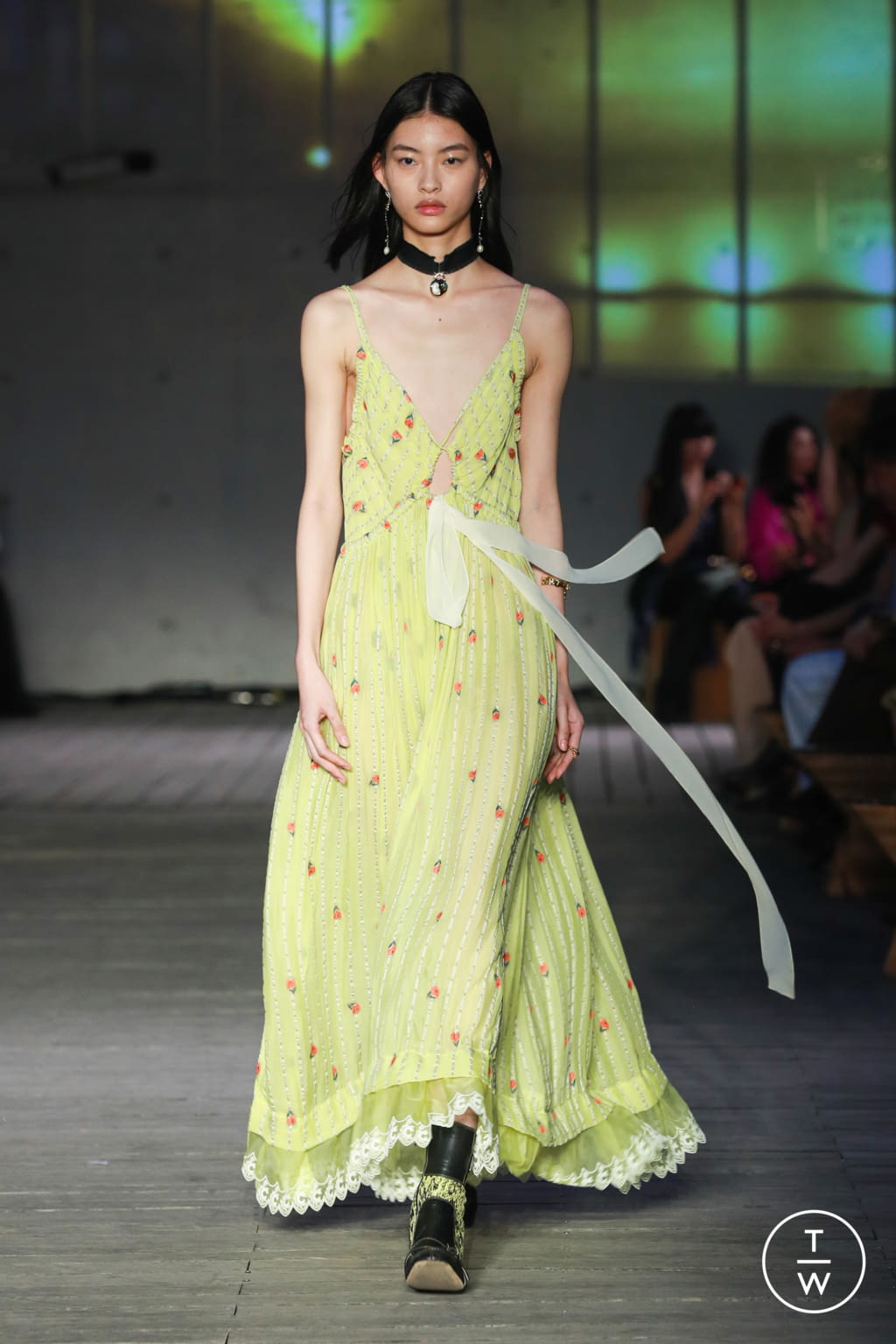 Fashion Week Paris Resort 2020 look 28 from the Chloé collection womenswear