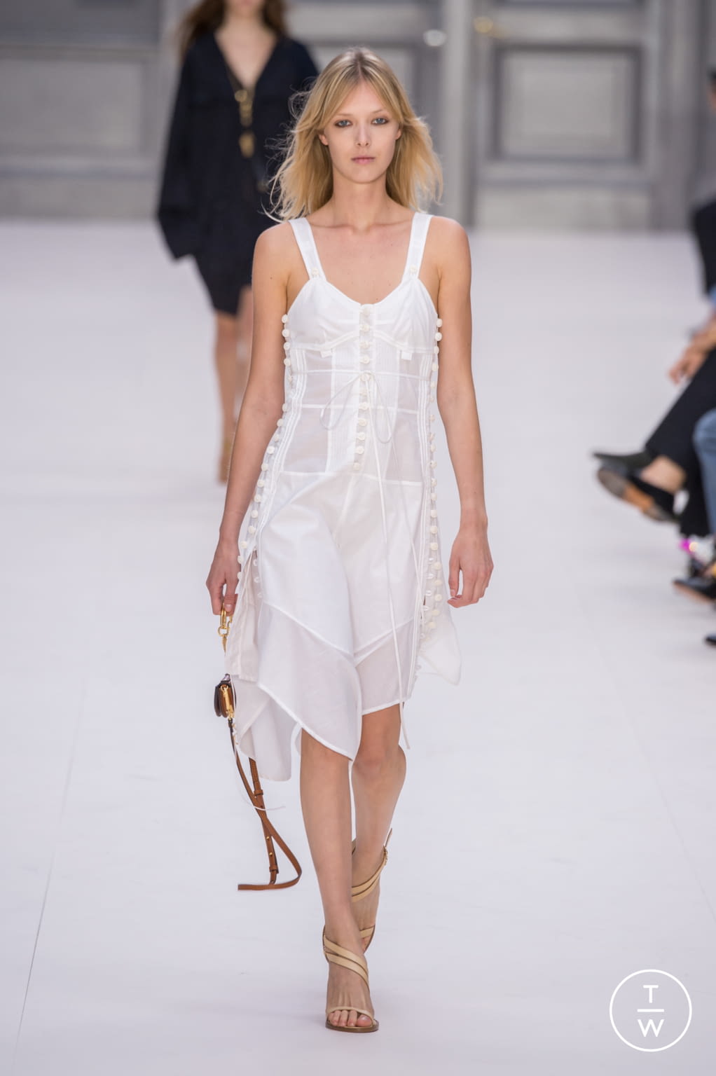 Fashion Week Paris Spring/Summer 2017 look 3 from the Chloé collection womenswear