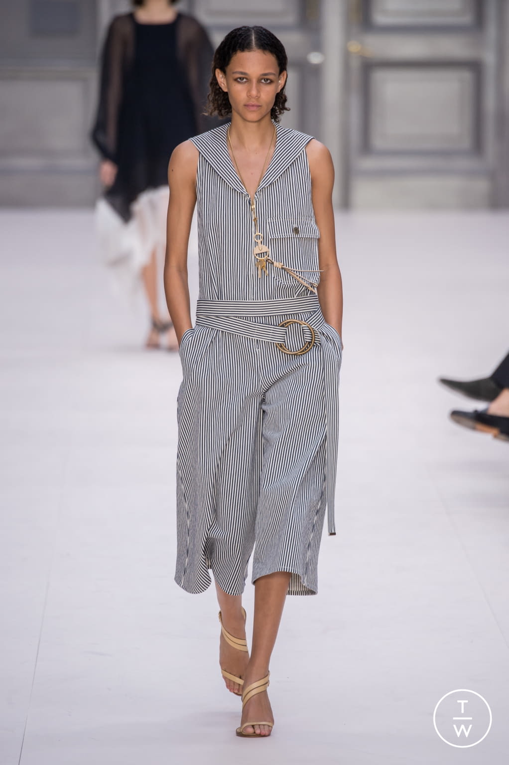 Fashion Week Paris Spring/Summer 2017 look 18 from the Chloé collection womenswear