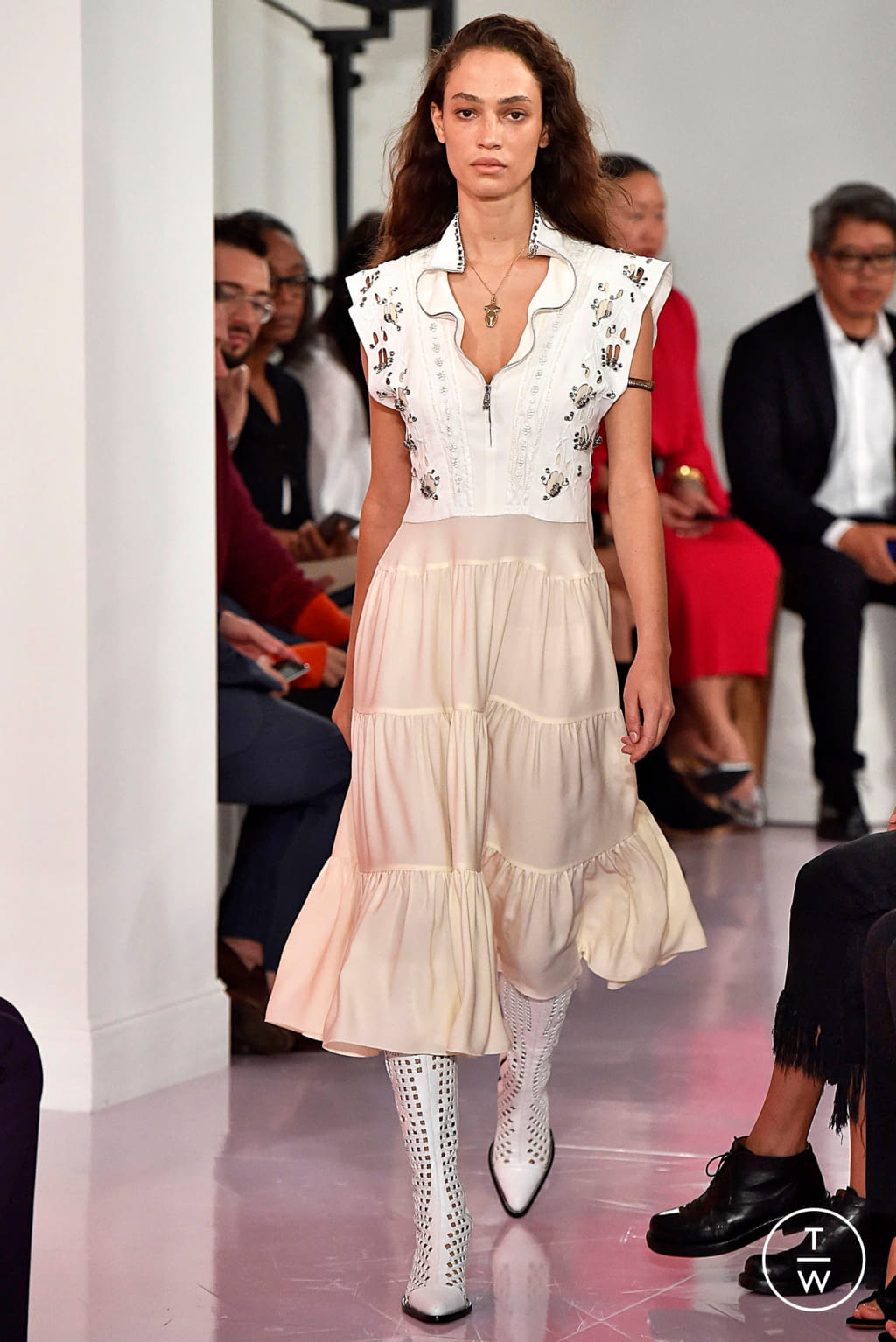 Fashion Week Paris Spring/Summer 2018 look 1 from the Chloé collection womenswear