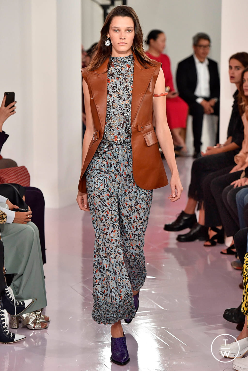 Fashion Week Paris Spring/Summer 2018 look 34 from the Chloé collection womenswear