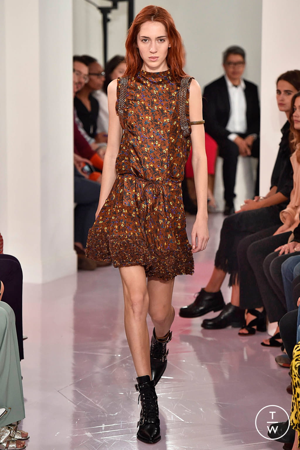 Fashion Week Paris Spring/Summer 2018 look 35 from the Chloé collection womenswear