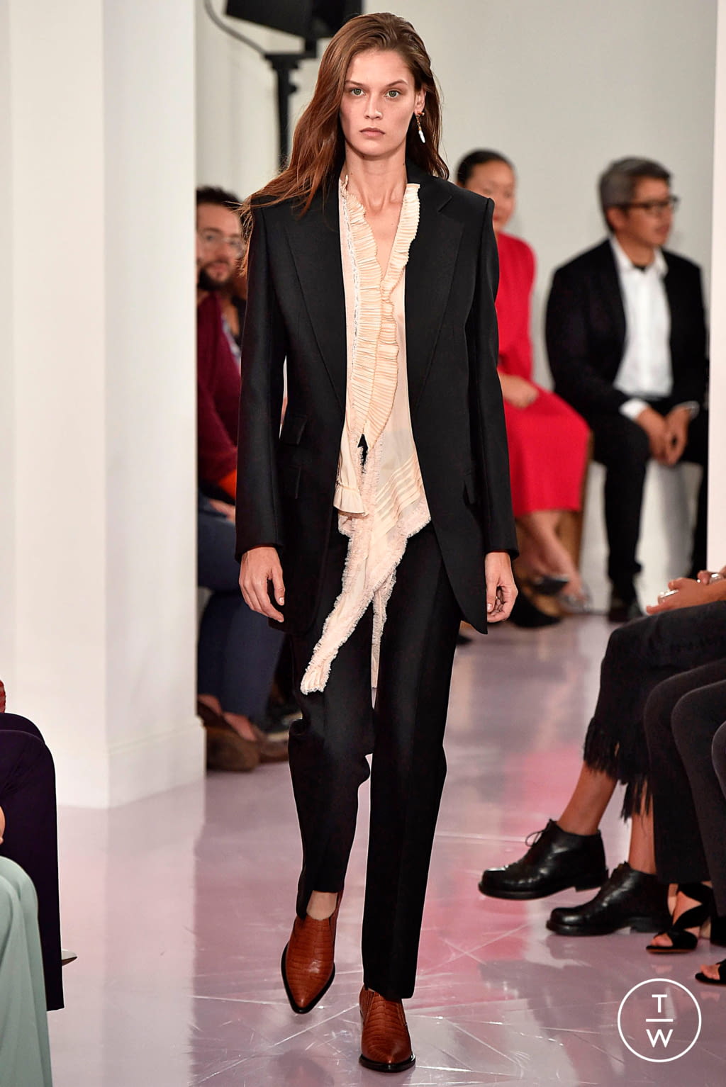 Fashion Week Paris Spring/Summer 2018 look 43 from the Chloé collection womenswear