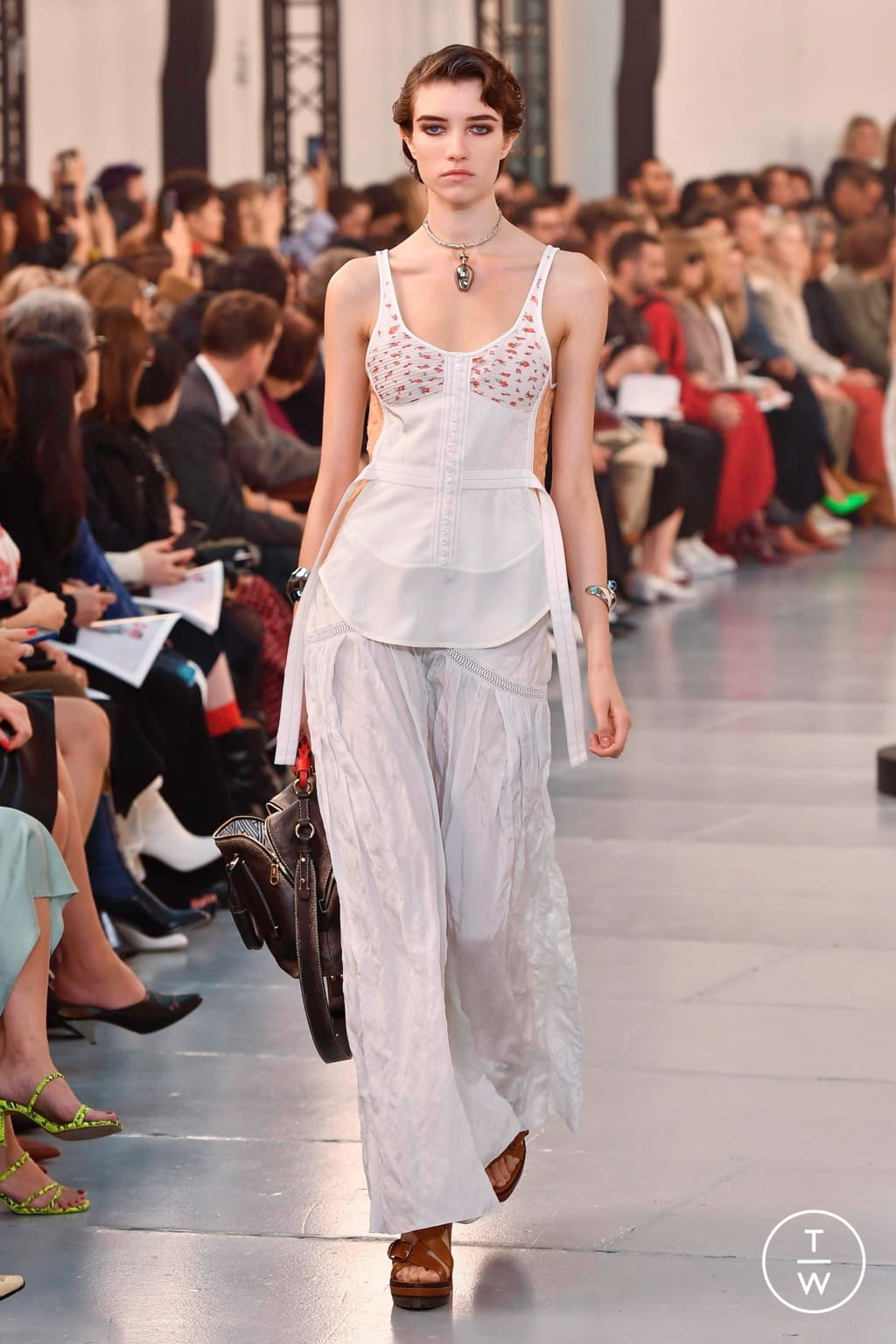 Fashion Week Paris Spring/Summer 2020 look 31 from the Chloé collection womenswear